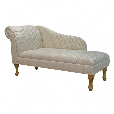 Medium Chaise Longue in Woburn Gold Trellis Fabric SR17080 | Beaumont